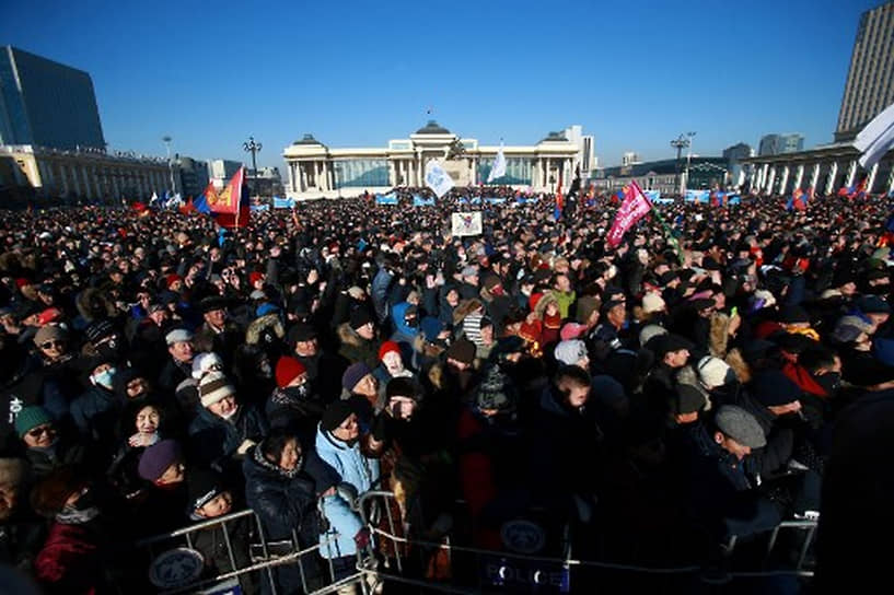 Демонстрация против коррупции и за отставку спикера Великого государственного хурала (парламента Монголии) Зандаахуугийна Энхболда на площади Сухэ-Батора 10 января 2019 года. 29 января парламент снял спикера с должности