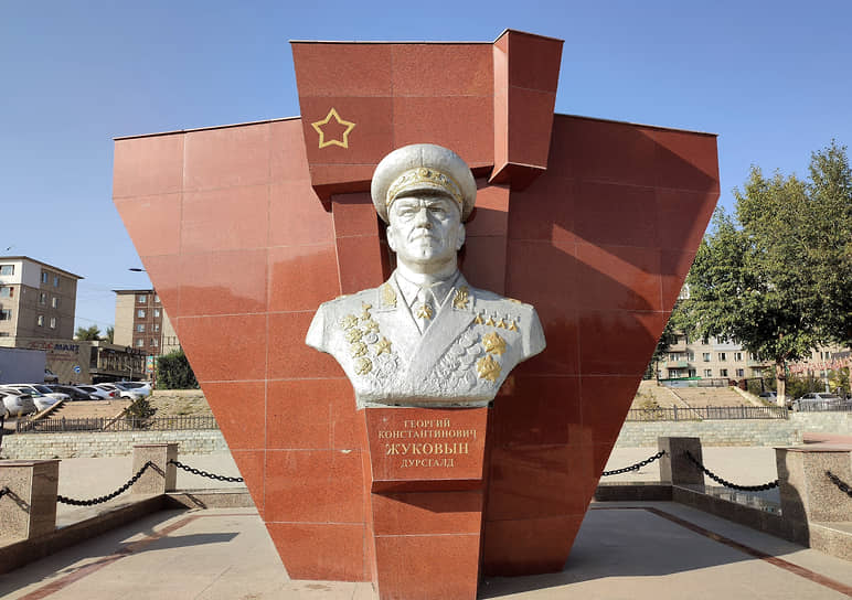 Бюст маршала Жукова в Улан-Баторе установлен на проспекте Мира, рядом с домом-музеем советского маршала
