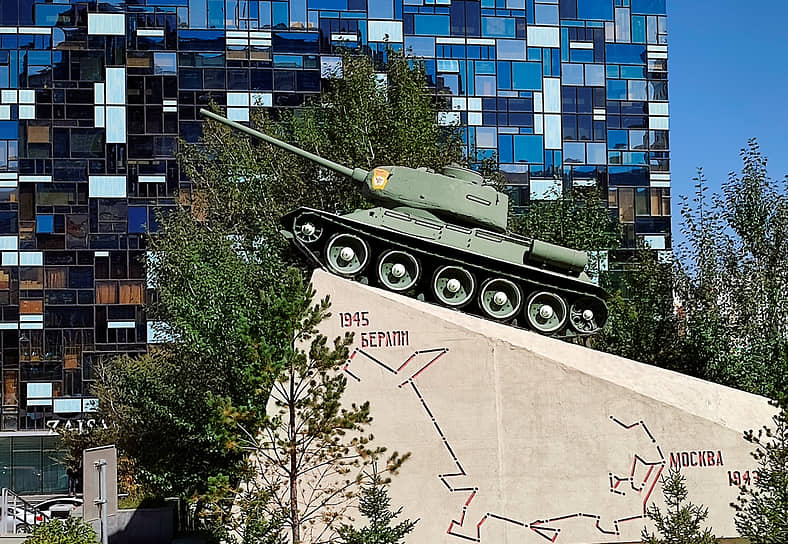 В отличие от других стран, в Монголии памятник советскому танку не демонтировали. Но, правда, убрали в менее посещаемое место