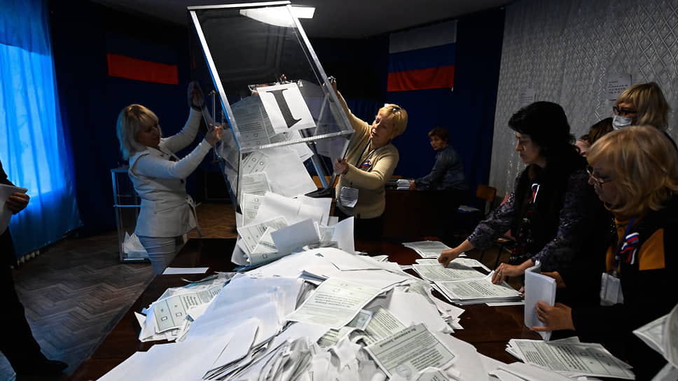 Referendum on joining Russia - photo gallery