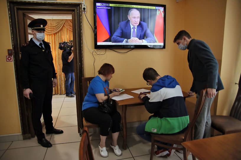 Избирательный участок в одном из кафе Ростова-на-Дону