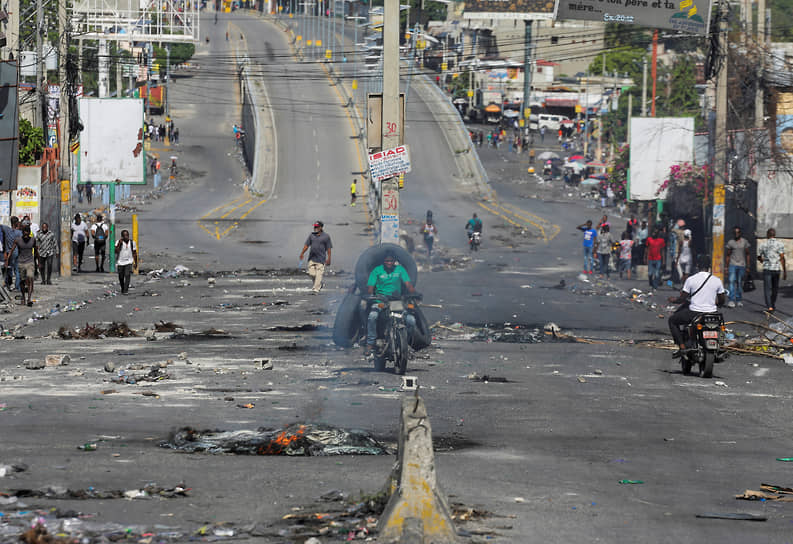 Порт-о-Пренс, Гаити. Улица после общенациональной забастовки против роста цен