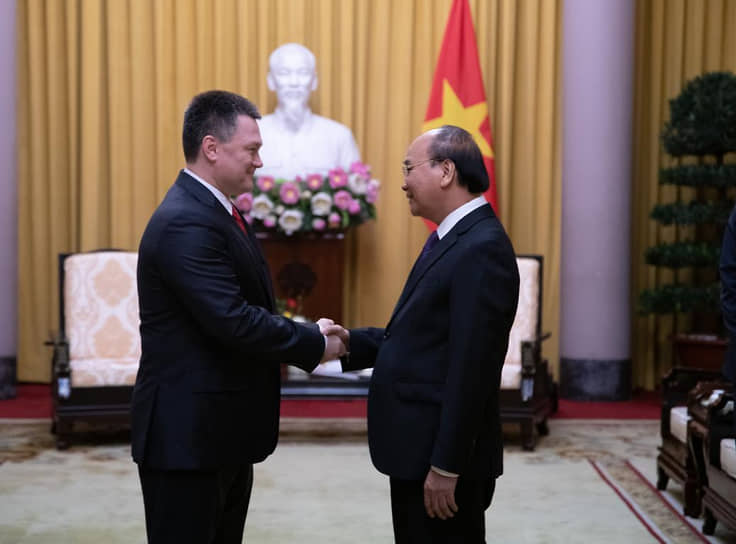Встреча генерального прокурора России Игоря Краснова (слева) с президентом Вьетнама Нгуен Суан Фуком