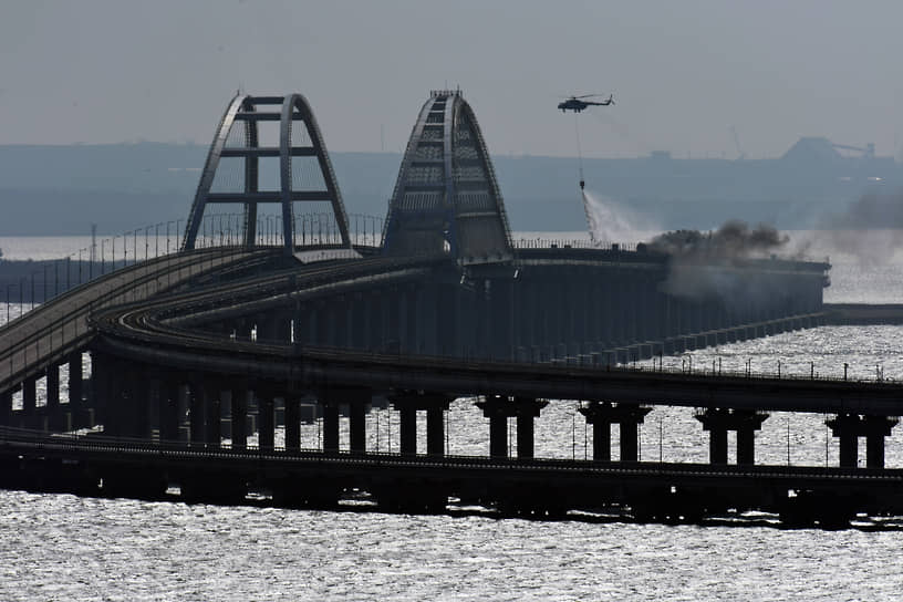 По словам главы Крыма Сергея Аксенова, восстановление моста начнется сразу после завершения следственных действий