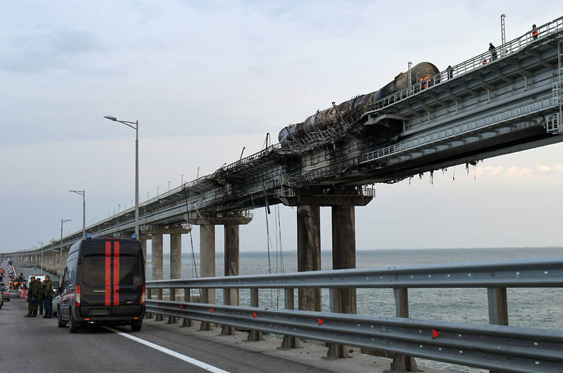 По словам вице-премьера России Марата Хуснуллина, на 20:40 8 октября железнодорожное движение на Крымском мосту полностью восстановили 