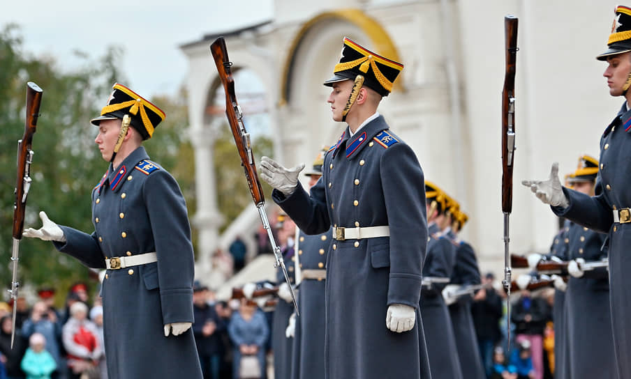 Выступления президентского полка на соборной площади