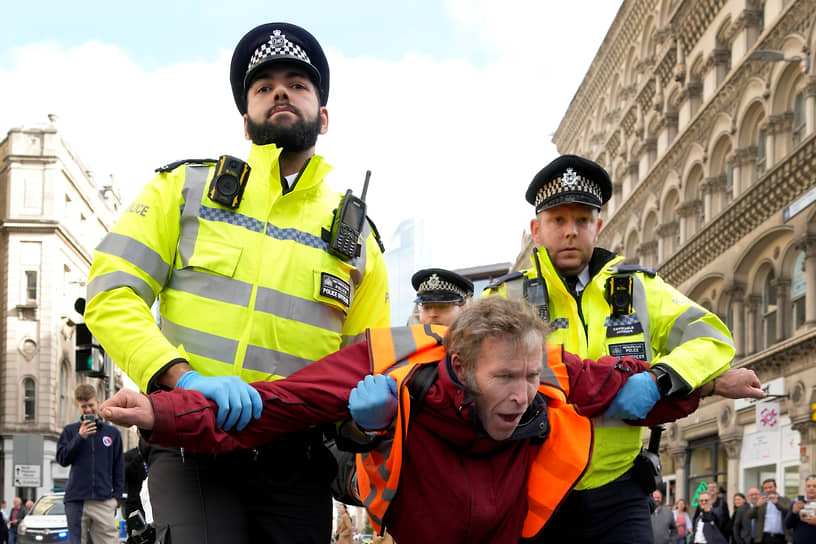 По данным министерства внутренних дел Великобритании, с начала октября в стране арестовано уже более 350 экоактивистов