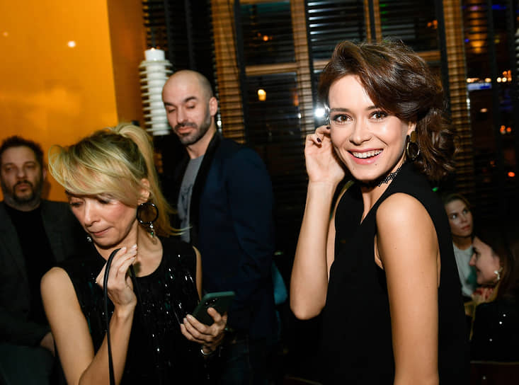 Актриса Александра Власова (справа) на праздновании юбилея журнала Marie Claire