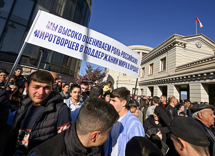 В Степанакерте прошел митинг против включения Арцаха (Нагорного Карабаха) в состав Азербайджана