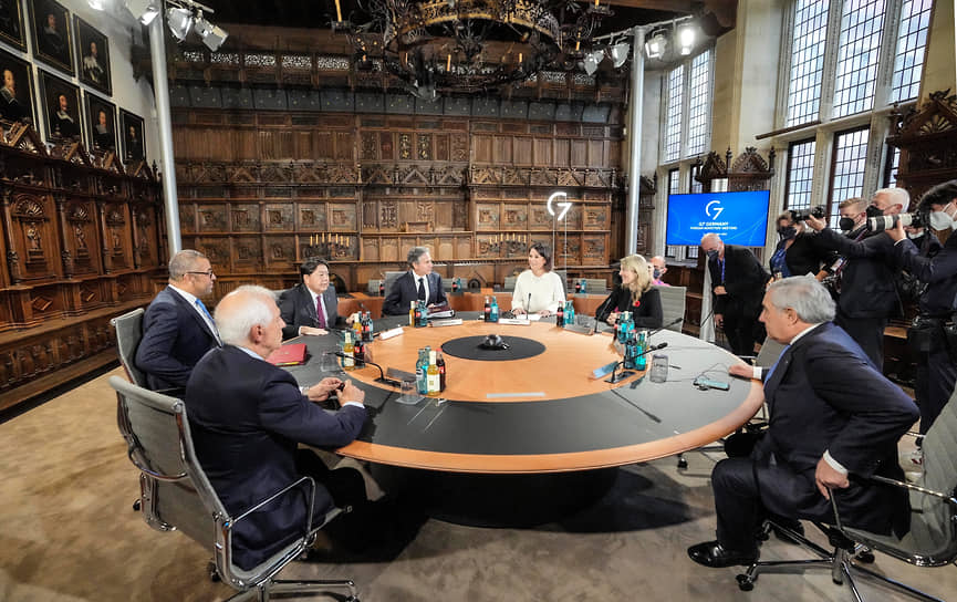 Участники встречи министров иностранных дел стран G7 в Мюнстере (слева направо): Жозеп Боррель (ЕС), Джеймс Клеверли (Великобритания), Ёсимаса Хаяси (Япония), Энтони Блинкен (США), Анналена Бербок (ФРГ), Мелани Жоли (Канада), Антонио Таяни (Италия)