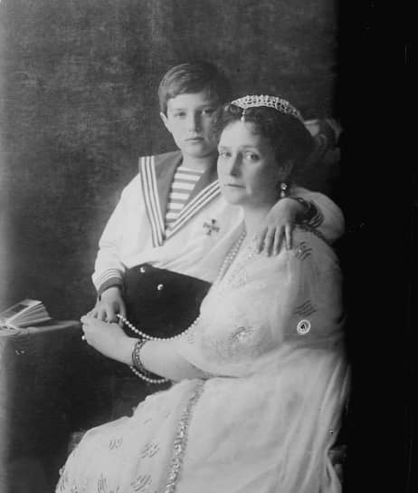 Императрица Александра Федоровна, супруга последнего российского императора Николая II, была убита вместе со всей семьей и приближенными в ночь на 17 июля 1918 года в Екатеринбурге. 17 июля 1998 года вместе с другими расстрелянными перезахоронена в Петропавловском соборе Санкт-Петербурга