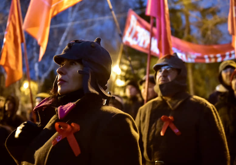 Участники митинга в Новосибирске