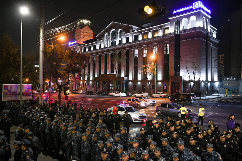 Центральные улицы Еревана патрулировали наряды полиции