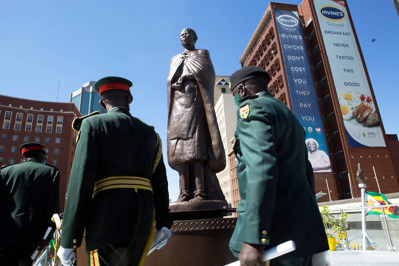 Памятник Неханде в столице Зимбабве Хараре