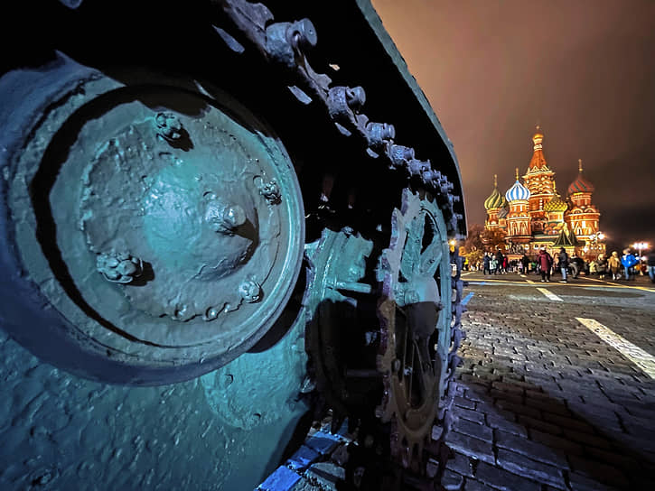Москва. Выставка военной техники на Красной площади