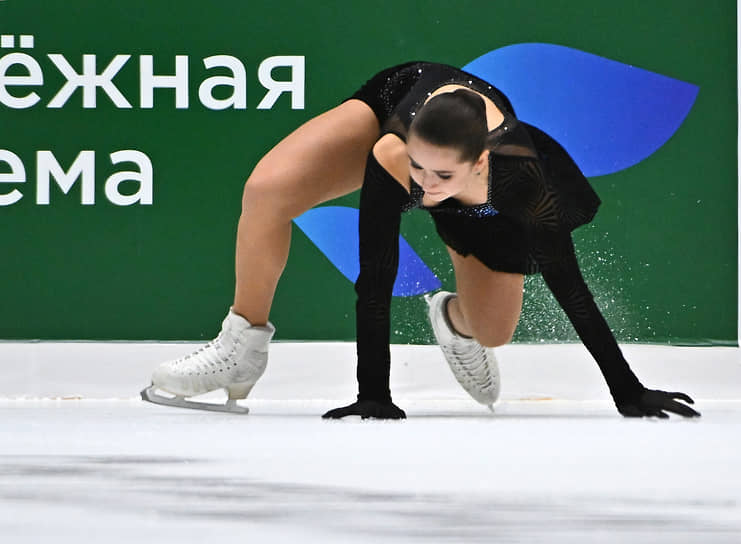 В ноябре Камила Валиева выступила на соревнованиях третьего этапа Гран-при в Казани