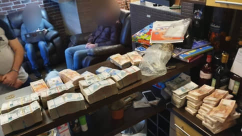 Банкиров вывели из тени // В Петербурге задержали банду обнальщиков