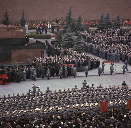 Траурная процессия на Красной площади