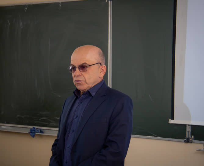 Профессор Евгений Белый