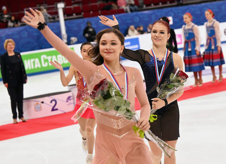 Слева направо: Ксения Гущина, Софья Самоделкина и Александра Трусова