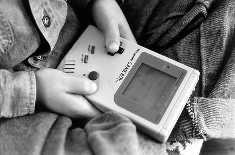 Game Boy, появившийся в Японии 21 апреля 1989 года, продавался за 12,5 тыс. иен. Сразу было куплено 300 тыс. устройств