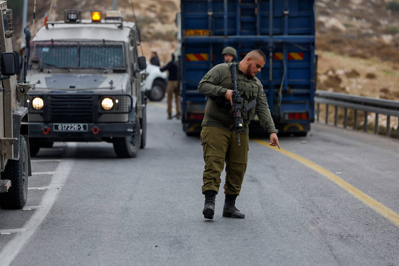 Израильский солдат на оккупированной территории Палестины