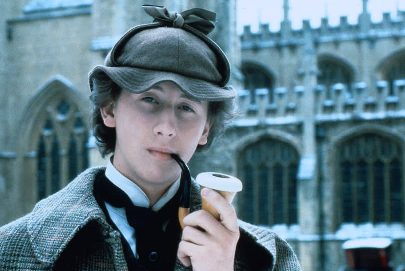 &lt;b>«Молодой Шерлок Холмс», 1985 год&lt;/b>&lt;br>
Американский фильм режиссера Барри Левинсона демонстрирует Шерлока Холмса на заре его карьеры. Роль молодого и робкого сыщика, готового к приключениям и подвигам, исполнил шотландский актер Николас Роу. На момент начала съемок ему едва исполнилось 18 лет

