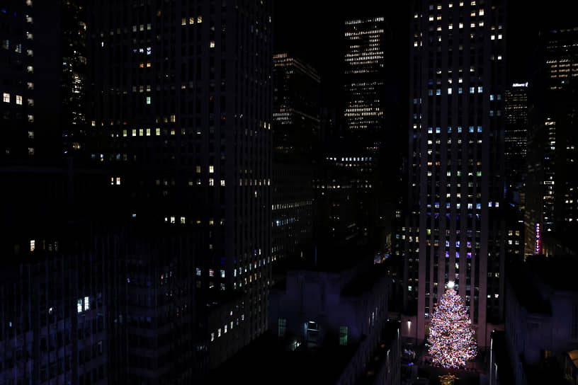 Нью-Йорк, США. Рождественская елка у Рокфеллер-центра