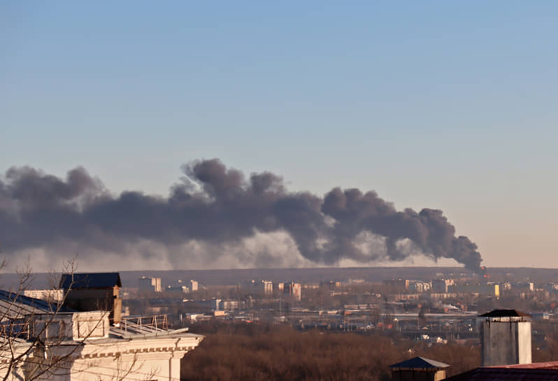 Загоревшийся нефтенакопитель в районе курского аэродрома 