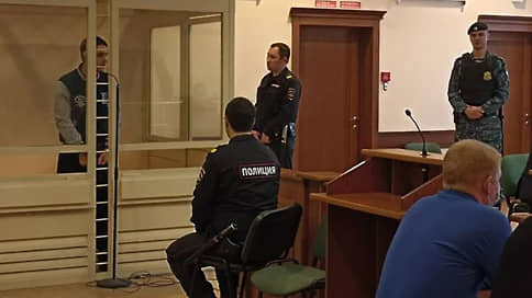 Поджигатель не пожалел для полиции керосина // Судят обвиняемого в нападении на сотрудников ППС в Ижевске