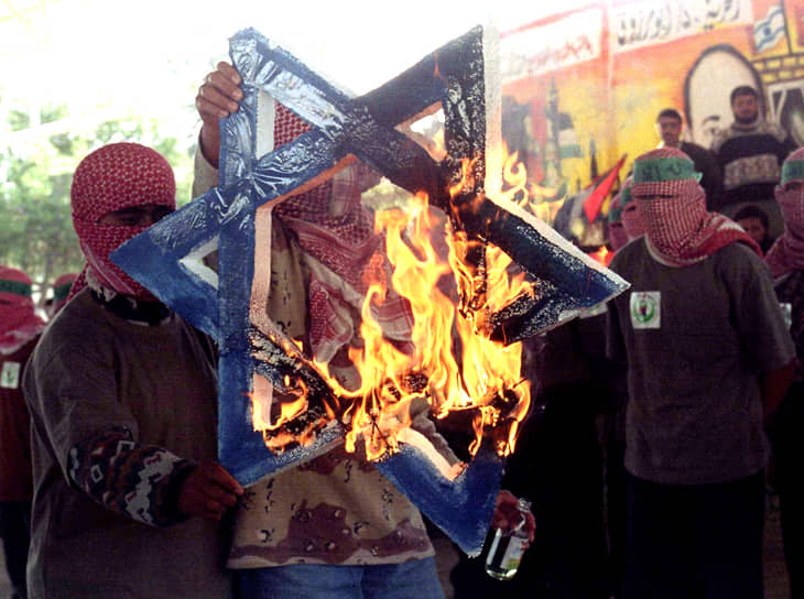 Движение «Хамас» основано в декабре 1987 года шейхом Ахмедом Ясином на базе палестинских отделений организации «Братья-мусульмане». Название представляет аббревиатуру арабского названия «Харакат аль-мукауата аль-исламийя» (Исламское движение сопротивления)