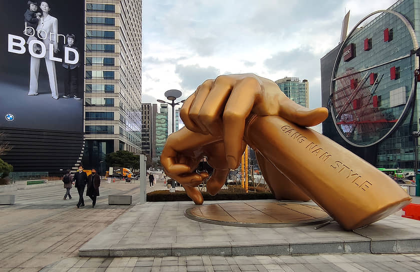 В 2015 году песне «Gangnam Style» был поставлен памятник