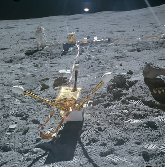 Магнитометр на поверхности Луны, установленный в ходе миссии «Аполлон-16» 