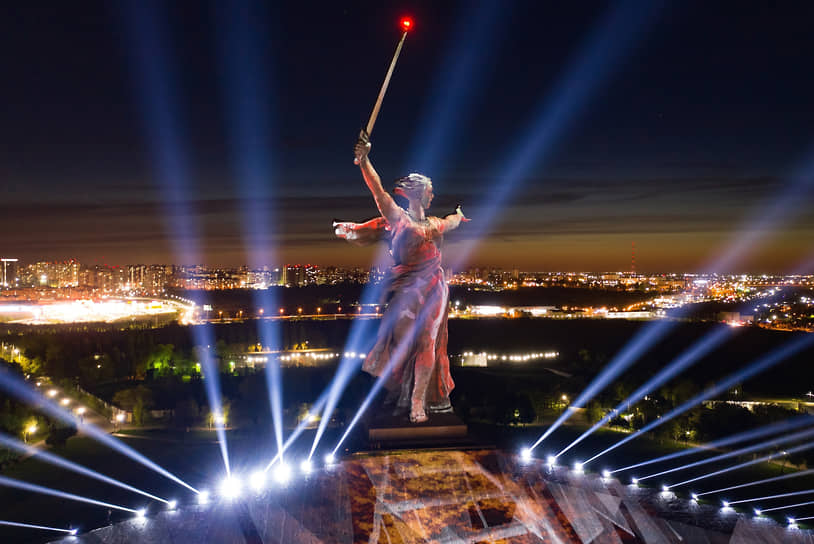 Репетиция светового представления в честь 77-ой годовщины победы в Великой Отечественной войне в Волгограде