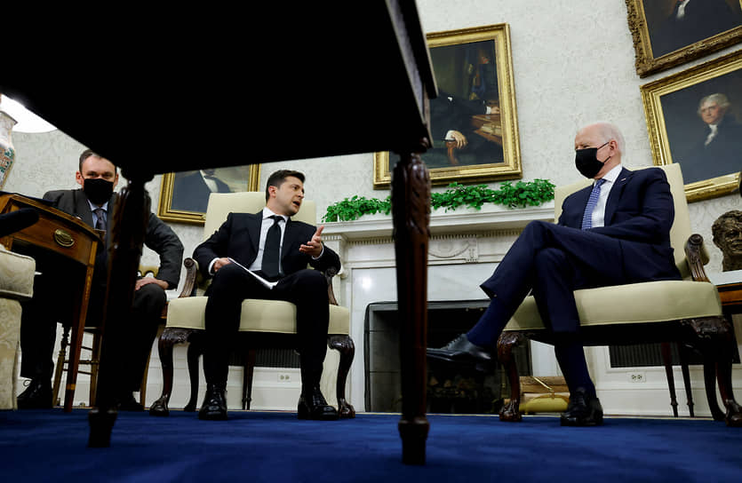 Встреча президентов Украины и США Владимира Зеленского (в центре) и Джо Байдена (справа) в сентябре 2021 года