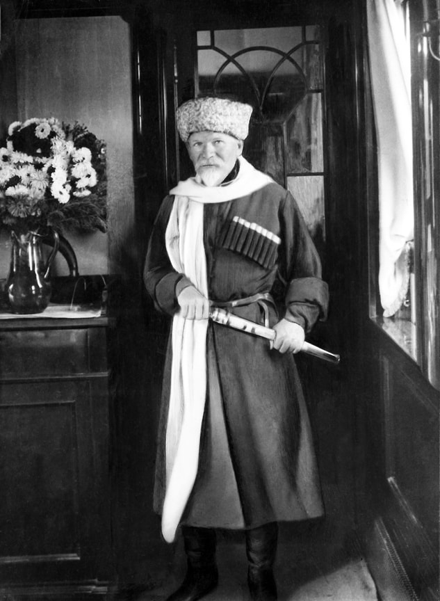 На фото — М. И. Калинин в форме Дагестанского кавалерийского полка. Дагестан, 1920-е годы