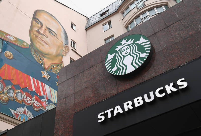 В июле сеть Starbucks в России официально перешла к новым собственникам. Одним из них стал рэпер Тимати (настоящее имя — Тимур Юнусов)