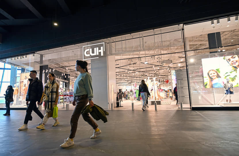 В июне LPP Group продала магазины с новыми названиями компании из ОАЭ &lt;br>
На фото: перезапуск магазина одежды Sinsay под вывеской CUH в торгово-развлекательном центре «Соларис»