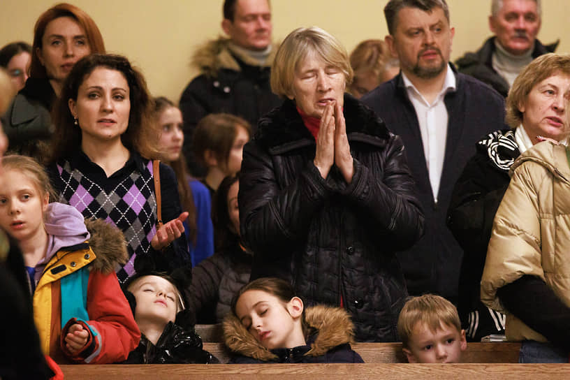 Vánoční bohoslužba v římskokatolické katedrále Neposkvrněného početí Panny Marie v Moskvě