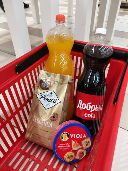 Вместо привычной продукции россиянам предлагают напитки «Добрый cola», сыры Viola и кофе Poetti