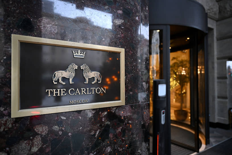 После ухода Marriott International московский отель The Ritz-Carlton на Тверской переименовали в The Carlton Moscow