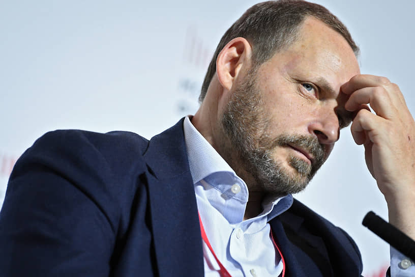 3 июня Аркадий Волож оставил совет директоров и пост гендиректора группы компаний «Яндекса», а также руководящие должности в ее международных дочерних структурах