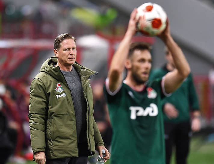 1 марта немецкий специалист Маркус Гисдоль (слева) покинул пост главного тренера московского футбольного клуба «Локомотив»