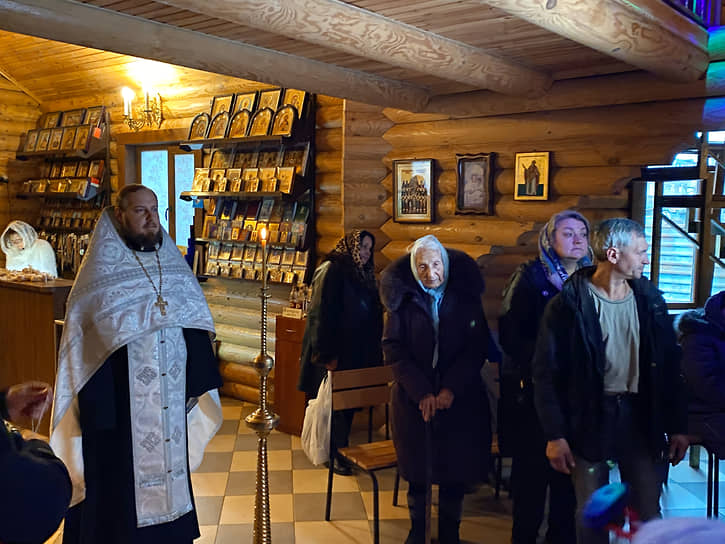 Рождественское богослужение в храме святого князя Александра Невского в Мариуполе