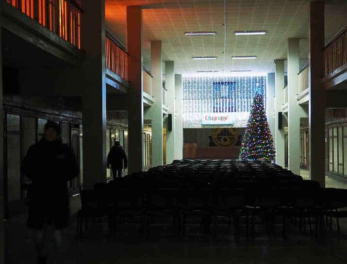 Новогодняя елка в актовом зале шахты имени Скочинского в Донецке