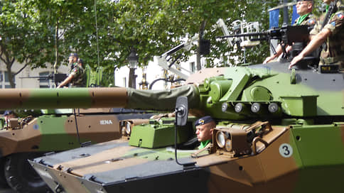Франция прорвала танковую блокаду // Эмманюэль Макрон пообещал поставку легких танков Украине