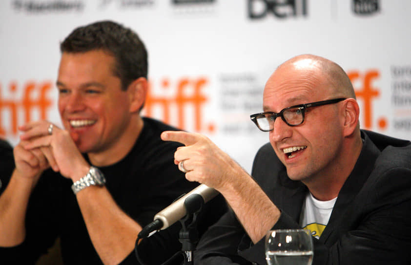 С Мэттом Деймоном (на фото слева) после «Одиннадцати друзей Оушена» режиссер поработал еще не раз: актер появился в фильмах «Информатор» (2009) и «Заражение» (2011)
