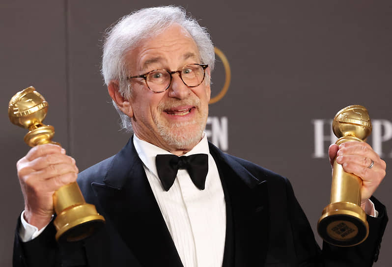 Режиссер Стивен Спилберг выиграл в номинациях «Лучший драматический фильм» и «Лучший режиссер» за картину «Фабельманы»
