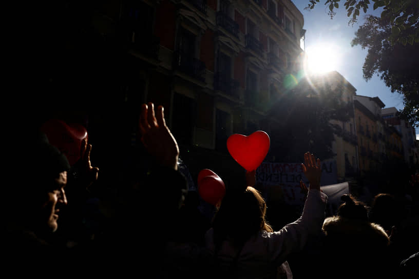 Мадрид, Испания. Шествие медработников по улицам города с требованием об улучшении условий труда