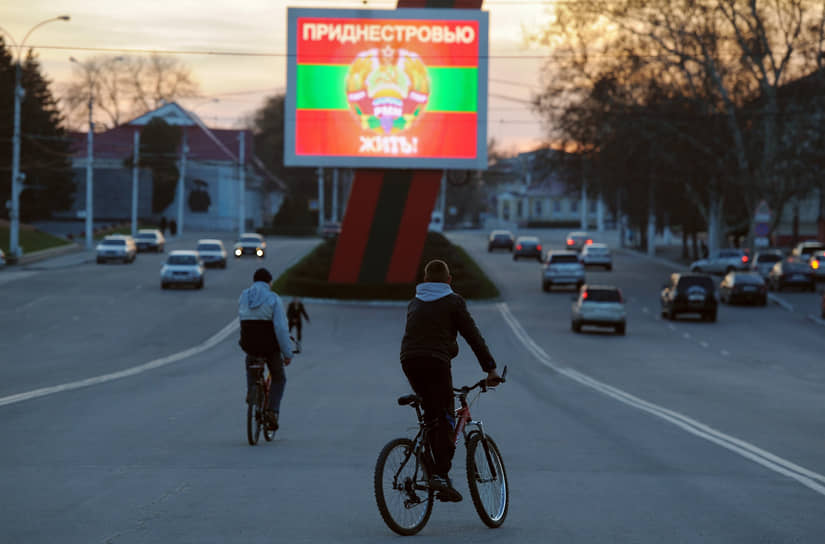 Баннер «Приднестровью жить» на улице Тирасполя